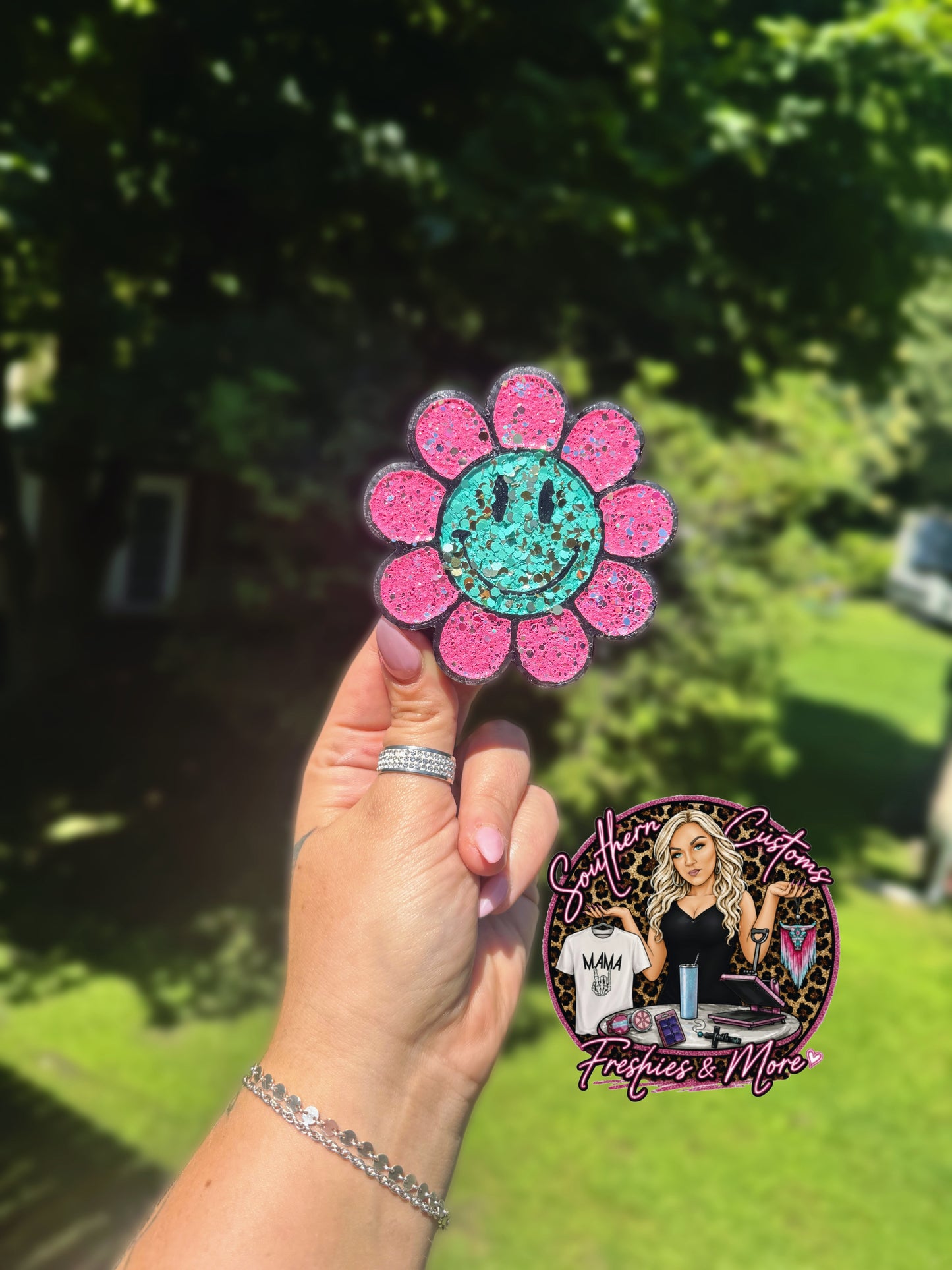 SMILEY FLOWER FRESHIE 🩷